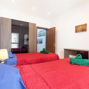 https://pc4-centrally-located-apt-close-to-university.hotelssaintjulians.com